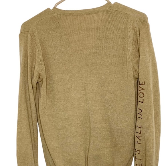 Embroidered v-neck pull-over sweater - Picture 6 of 9